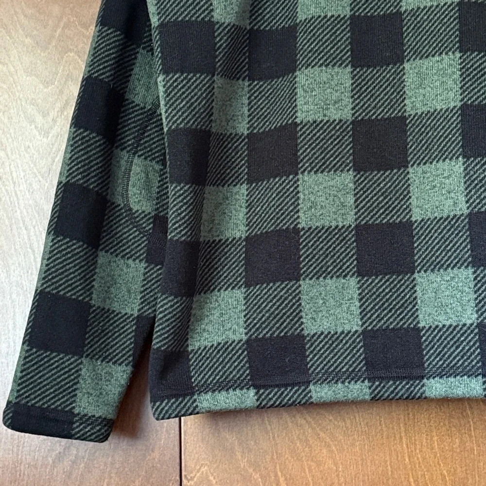 The North Face Buffalo Plaid Green and Black Half Zip Fleece. Sz M